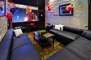 Кресло Фри в домашнем кинотеатре, бескаркасные кресла и диваны черного цвета